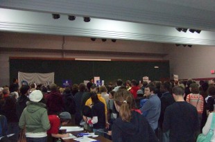 Democratic caucus participants gather in a precinct caucus in Iowa City, Iowa Jan. 3, 2008. (Photo courtesy of Citizensharp/Wikimedia Commons)