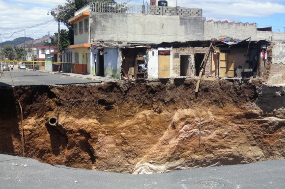 A sinkhole in the middle of Guatemala City in 2007. (Photo Courtesy of Eric Haddox/Wikimedia Commons)