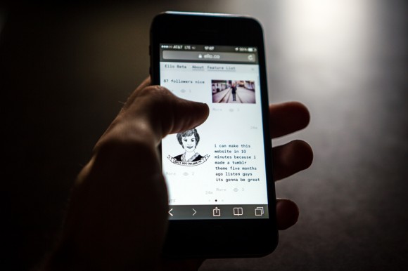 A user scrolls through Ello, a new social network currently in beta. The new site prides itself as not selling advertisements or information about users to advertisers. (Andrew Scales/CU Independent)