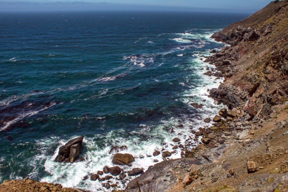The Pacific Ocean crashes into the western coast off of Highway 1 in Big Sur, Calif. (Matt Sisneros/CU Independent)