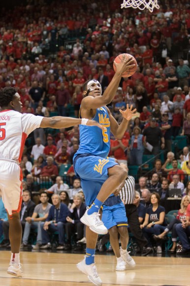 UCLA forward Kevon Looney slashes in for a layup. Looney finished with 5 points in UCLA's semifinal loss to Arizona. (Matt Sisneros/CU Independent)