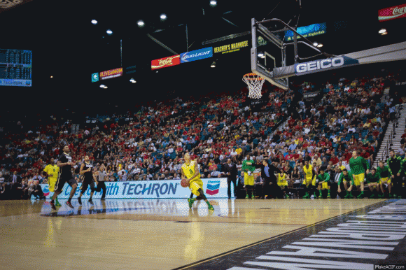 Oregon guard Joseph Young throws down a breakaway dunk on his way to a 30 point performance. (Matt Sisneros/CU Independent)