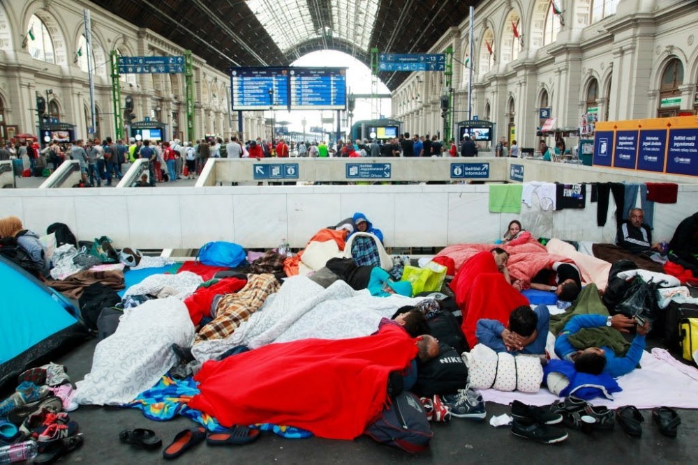 Syrian refugees at Budapest Keleti railway station. In the recent weeks Hungry has been overwhelmed by Syrian refugees. (Photo courtesy of Entbert/Wikimedia Commons) 