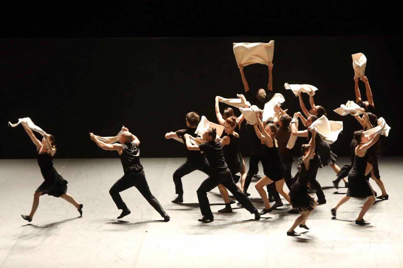 Israeli Batsheva Dance Company performs soldout show despite protests